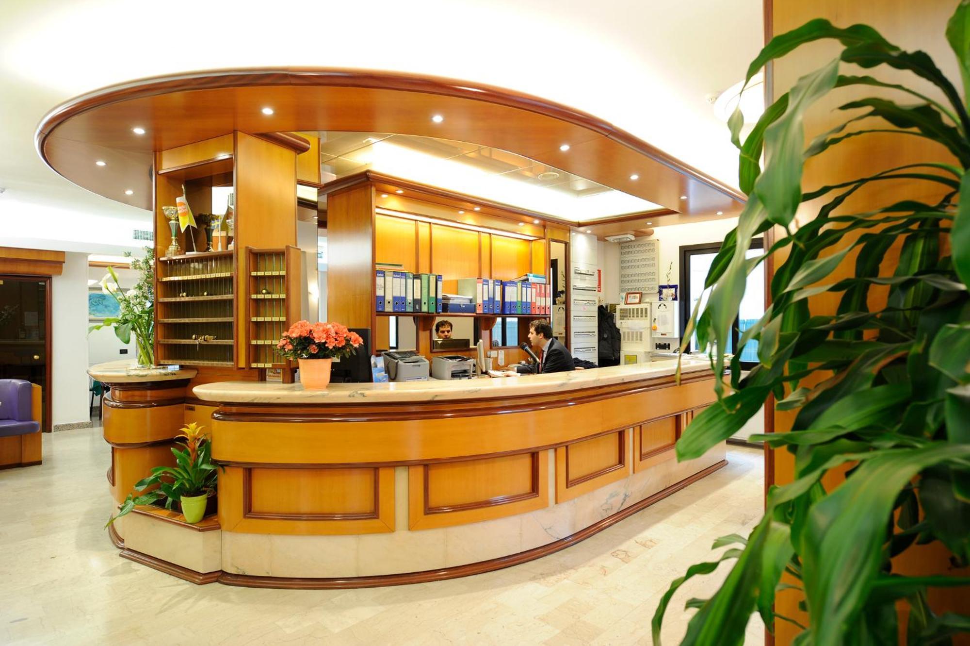 Hotel Adler アラッシオ エクステリア 写真