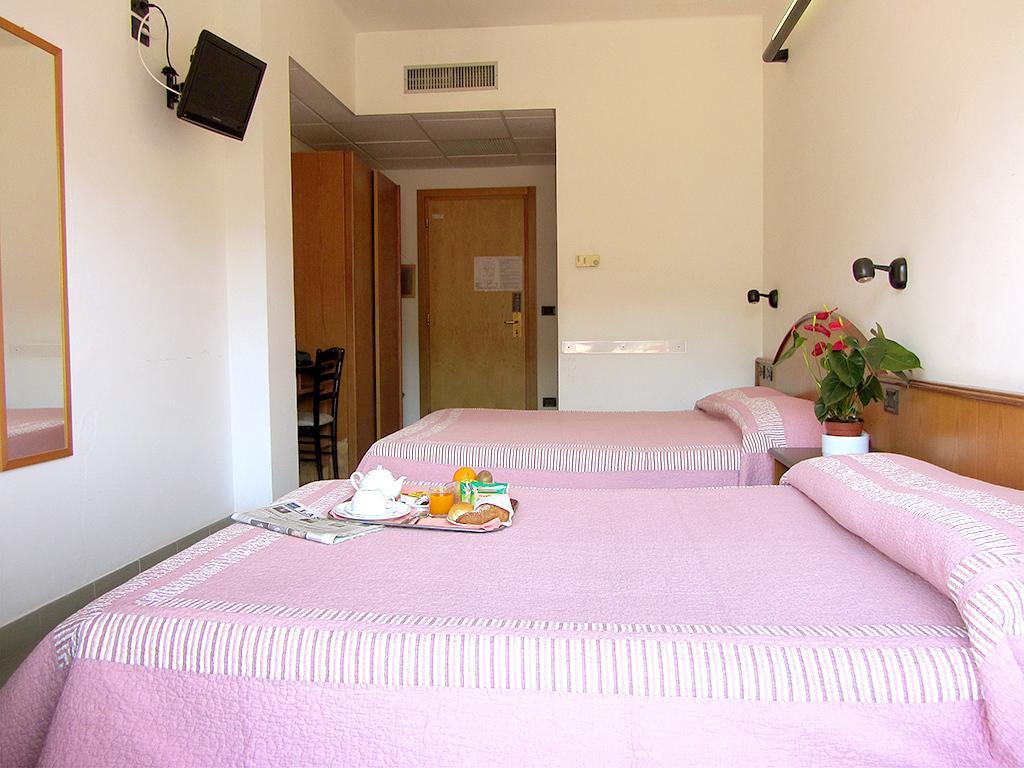 Hotel Adler アラッシオ 部屋 写真